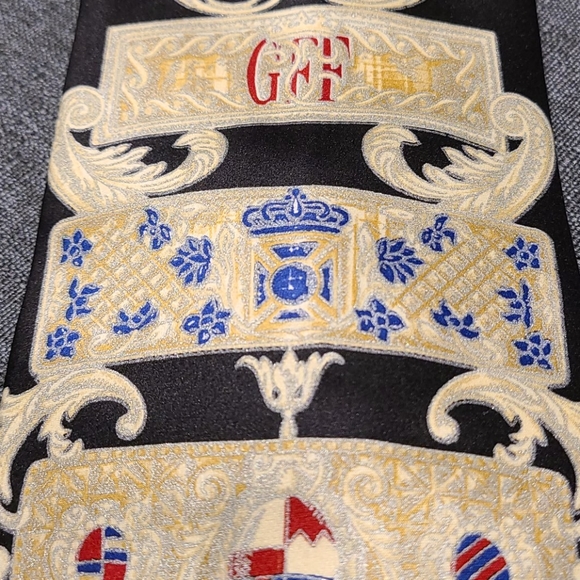 Tie by Gianfranco Ferre 100% silk with intricate logo - Picture 4 of 12